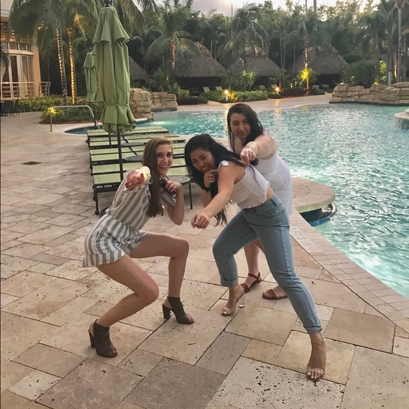 Meet your Posher, Stephanie - Picture 3 of 3